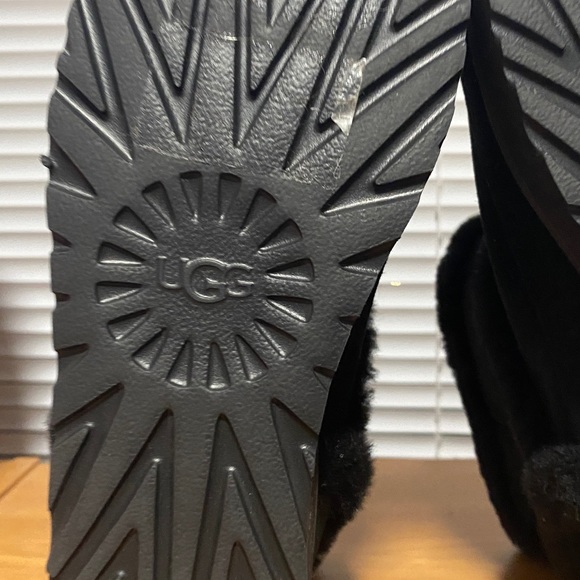 NWOT Women's Classic Mini Fluff Spill Seam UGGs - Picture 4 of 8